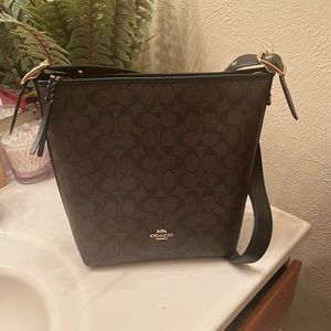 Coach Val duffle in signature canvas